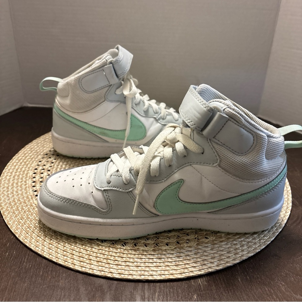 NIKE COURT BOROUGH 2 MID PUREPLATINUM MINT FOAM SHOES Size 6Y - Picture 1 of 11